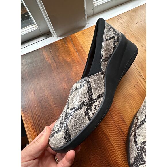 Clarks Black and Brown Wedge Shoes with Elegant Design - Picture 7 of 7